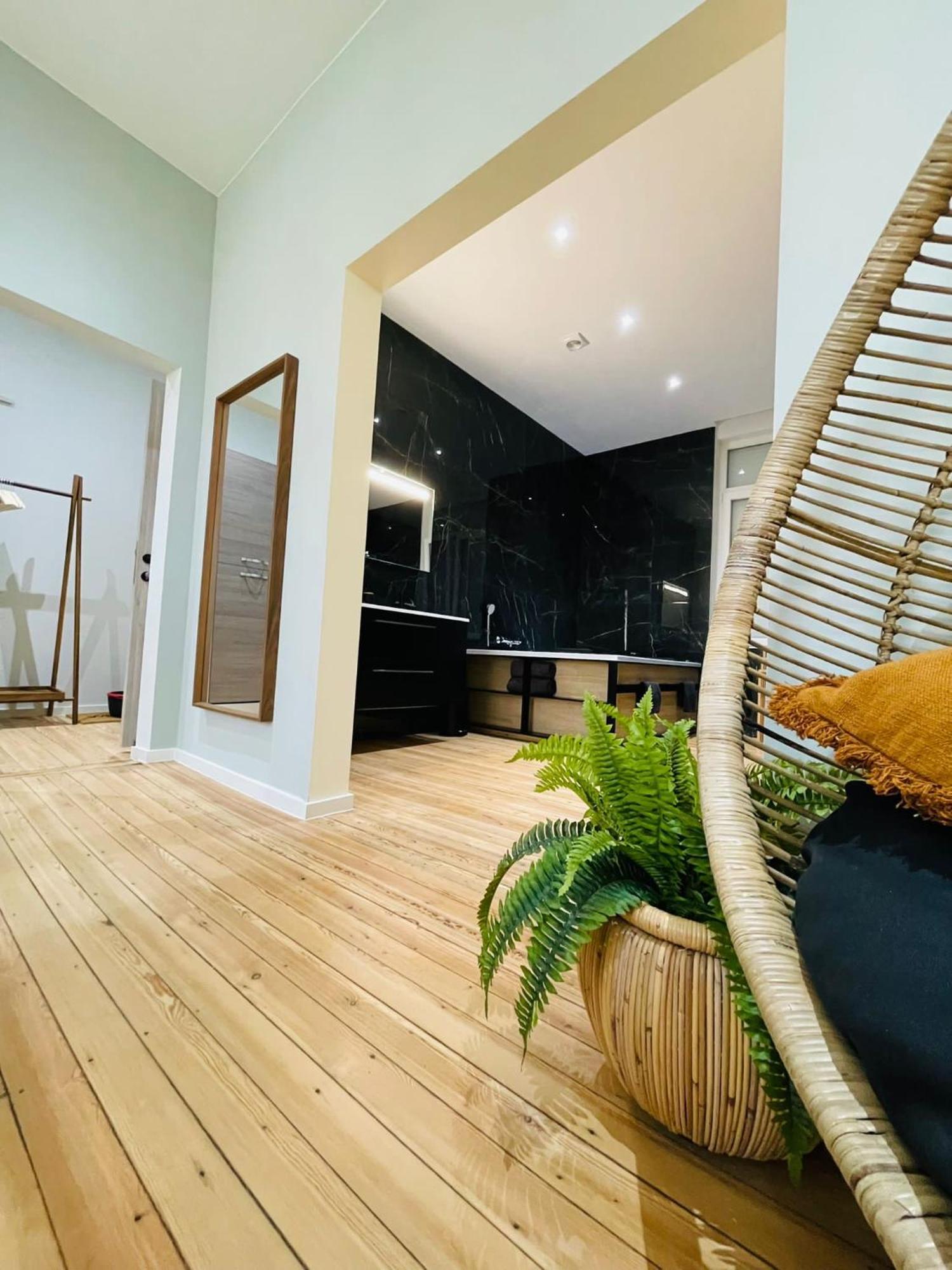 Appartement Exotique Avec Bain Balneo Льеж Экстерьер фото