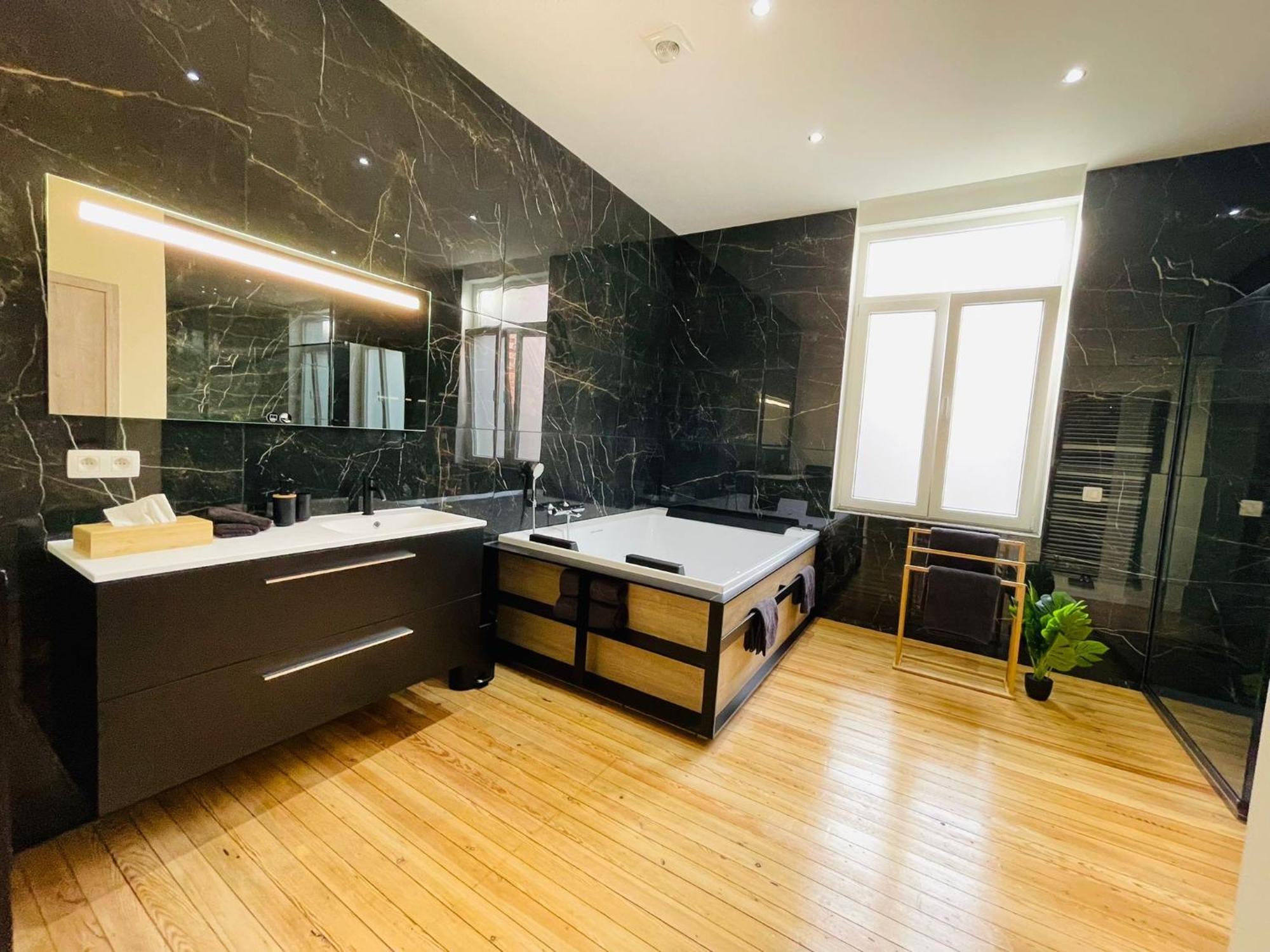 Appartement Exotique Avec Bain Balneo Льеж Экстерьер фото